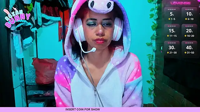 Snapshot of Roxanbunny1 chatting on 12-15-24, 09:35 Roxanbunny1 online show from 12-15-24, 09:35