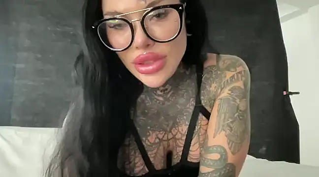 claudiacvc95 online show from 03-03-25, 08:16