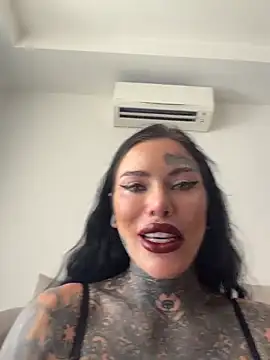 claudiacvc95 online show from 06-20-26, 07:00