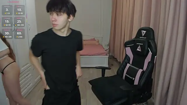 Snapshot of lil_cassie chatting on 10-24-25, 04:42 lil cassie online show from 10-24-25, 04:42