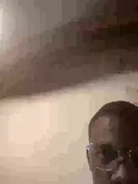 Snapshot of la_chiennete chatting on 10-11-25, 07:45 la chiennete online show from 10-11-25, 07:45