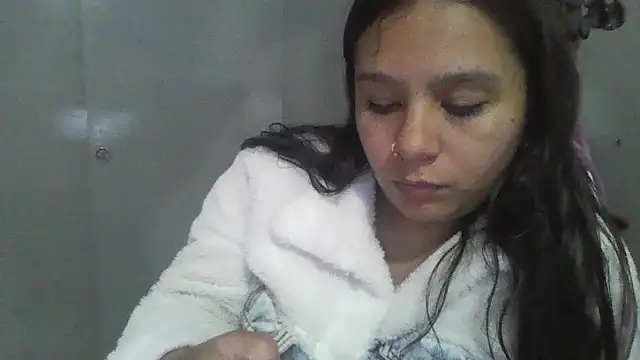 Snapshot of Charis_21 chatting on 05-10-26, 03:12 Charis 21 online show from 05-10-26, 03:12