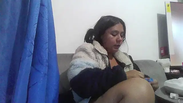 Snapshot of Charis_21 chatting on 05-11-26, 02:39 Charis 21 online show from 05-11-26, 02:39
