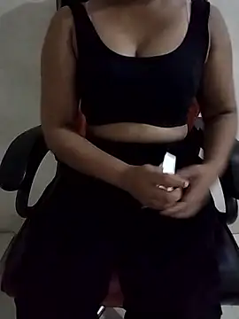 Snapshot of Jenifar- chatting on 04-24-26, 03:25 Jenifar- online show from 04-24-26, 03:25