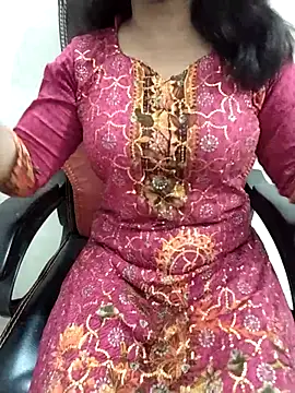Snapshot of Jenifar- chatting on 04-25-26, 01:36 Jenifar- online show from 04-25-26, 01:36