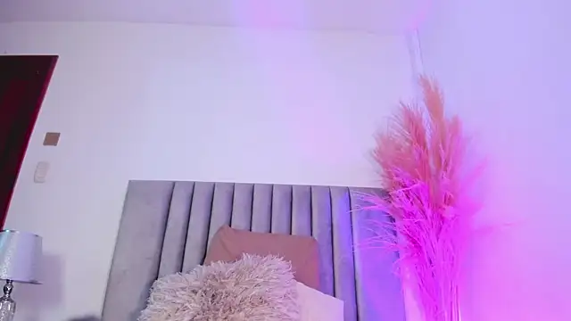 Snapshot of NoraDasilva chatting on 12-28-24, 06:28 NoraDasilva online show from 12-28-24, 06:28