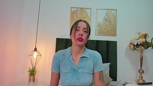 Snapshot of NoraDasilva chatting on 02-25-25, 12:14 NoraDasilva online show from 02-25-25, 12:14