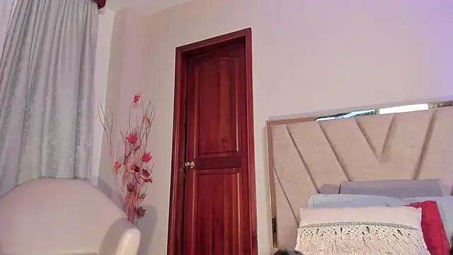 Snapshot of NoraDasilva chatting on 10-28-25, 12:36 NoraDasilva online show from 10-28-25, 12:36