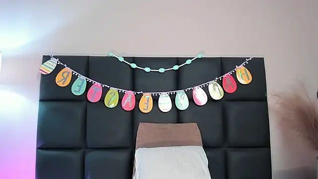 NoraDasilva online show from 04-02-26, 01:25