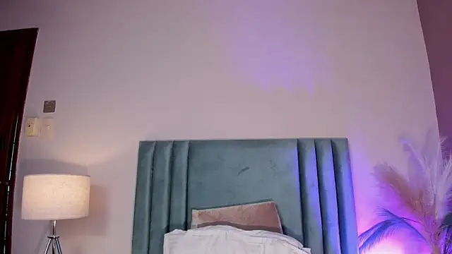 NoraDasilva online show from 04-10-26, 12:38