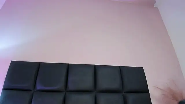 NoraDasilva online show from 04-11-26, 11:20