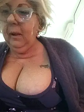 Snapshot of Merilulla chatting on 02-16-25, 09:04 Merilulla online show from 02-16-25, 09:04