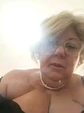 Snapshot of Merilulla chatting on 02-27-25, 12:45 Merilulla online show from 02-27-25, 12:45