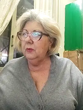 Snapshot of Merilulla chatting on 03-18-25, 12:49 Merilulla online show from 03-18-25, 12:49