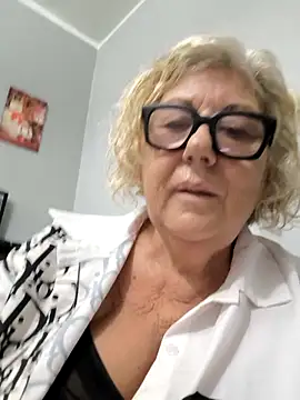 Snapshot of Merilulla chatting on 09-10-25, 06:19 Merilulla online show from 09-10-25, 06:19