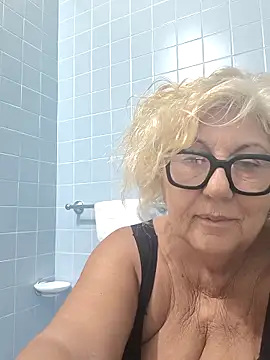 Snapshot of Merilulla chatting on 09-12-25, 12:00 Merilulla online show from 09-12-25, 12:00