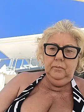 Snapshot of Merilulla chatting on 09-12-25, 12:38 Merilulla online show from 09-12-25, 12:38