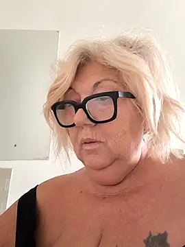 Snapshot of Merilulla chatting on 10-09-25, 01:20 Merilulla online show from 10-09-25, 01:20