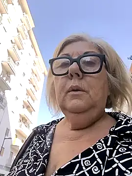 Snapshot of Merilulla chatting on 10-18-25, 12:28 Merilulla online show from 10-18-25, 12:28