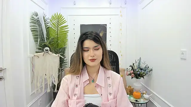 Snapshot of AnneTLi chatting on 10-16-25, 03:18 AnneTLi online show from 10-16-25, 03:18