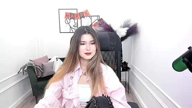 Snapshot of AnneTLi chatting on 10-22-25, 03:40 AnneTLi online show from 10-22-25, 03:40