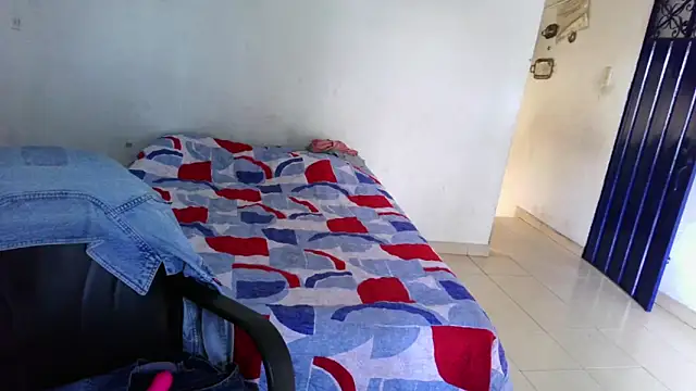 Snapshot of almaswan1 chatting on 01-17-25, 05:19 almaswan1 online show from 01-17-25, 05:19