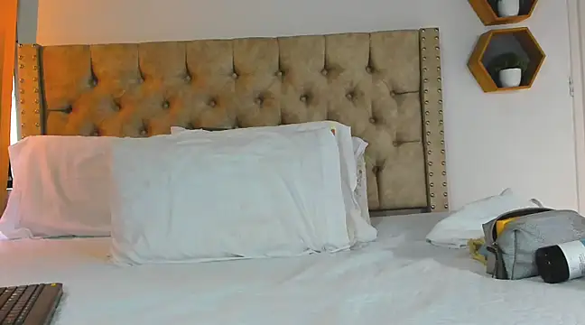 Snapshot of KeryHillson chatting on 03-15-25, 01:51 KeryHillson online show from 03-15-25, 01:51