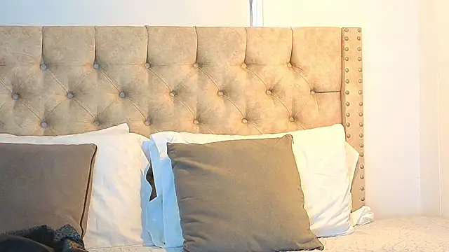 Snapshot of KeryHillson chatting on 10-30-25, 12:06 KeryHillson online show from 10-30-25, 12:06