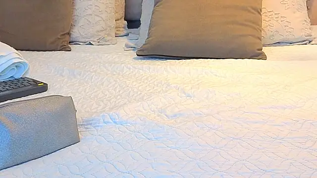 Snapshot of KeryHillson chatting on 11-06-25, 01:12 KeryHillson online show from 11-06-25, 01:12