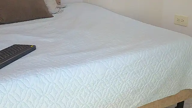 Snapshot of KeryHillson chatting on 11-07-25, 01:22 KeryHillson online show from 11-07-25, 01:22