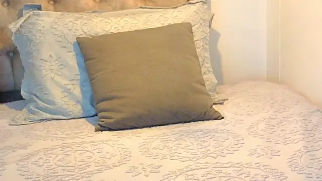 Snapshot of KeryHillson chatting on 11-24-25, 11:54 KeryHillson online show from 11-24-25, 11:54