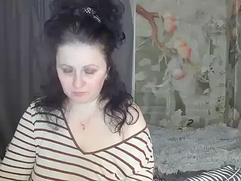 Lillian2 online show from 10-27-25, 07:18