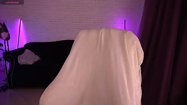 Snapshot of Daenerys_Daenn chatting on 01-14-25, 07:48 Daenerys Daenn online show from 01-14-25, 07:48