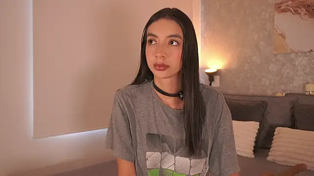 Snapshot of LillyThompson chatting on 06-20-26, 08:22 LillyThompson online show from 06-20-26, 08:22
