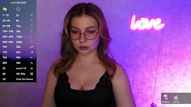 Snapshot of Leah_Reed chatting on 02-24-25, 01:42 Leah Reed online show from 02-24-25, 01:42