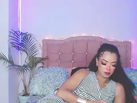 Snapshot of Tanedra_collings chatting on 01-16-25, 05:53 Tanedra collings online show from 01-16-25, 05:53