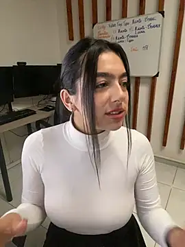 Snapshot of Nicollemays chatting on 02-15-25, 12:11 Nicollemays online show from 02-15-25, 12:11