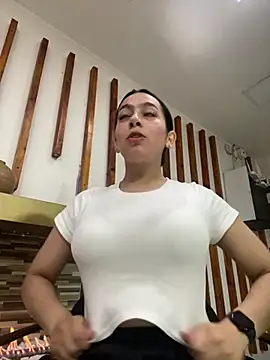 Snapshot of Nicollemays chatting on 02-21-25, 12:06 Nicollemays online show from 02-21-25, 12:06