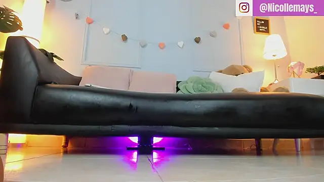 Snapshot of Nicollemays chatting on 03-03-25, 07:17 Nicollemays online show from 03-03-25, 07:17