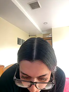 Snapshot of Nicollemays chatting on 09-18-25, 04:09 Nicollemays online show from 09-18-25, 04:09