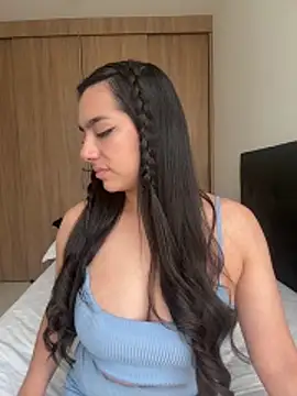 Nicollemays online show from 04-18-26, 03:27