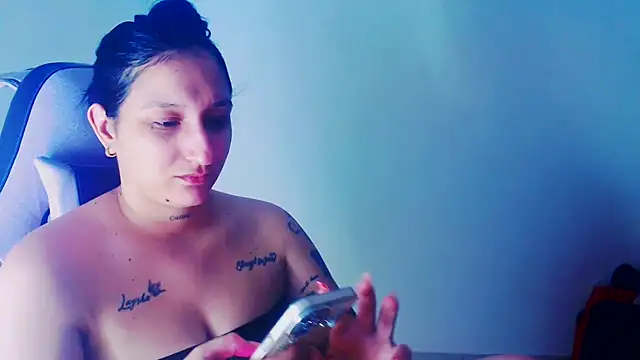 Snapshot of liz_dirty chatting on 05-06-26, 10:04 liz dirty online show from 05-06-26, 10:04