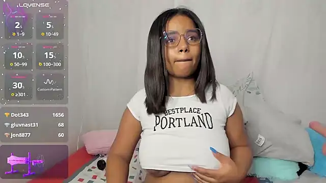 Snapshot of Aleja_DANS chatting on 02-20-25, 04:50 Aleja DANS online show from 02-20-25, 04:50