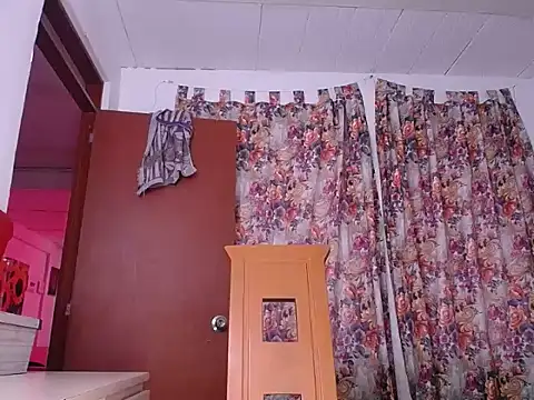 yselahot online show from 02-10-25, 03:32