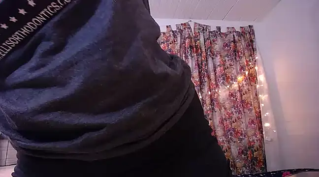 yselahot online show from 02-18-25, 03:32