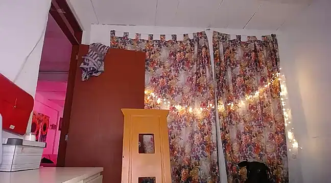 yselahot online show from 02-19-25, 03:05