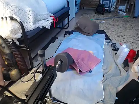 Snapshot of natjuk chatting on 12-19-25, 10:55 natjuk online show from 12-19-25, 10:55