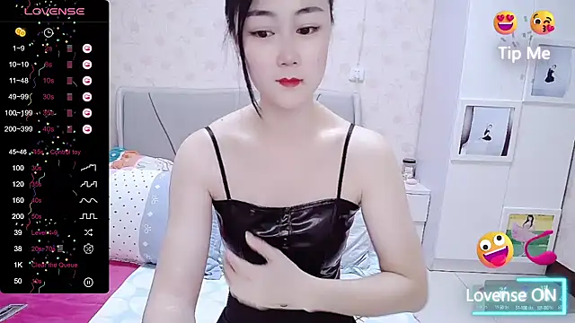 Snapshot of Elvira_baby chatting on 02-01-25, 03:19 Elvira baby online show from 02-01-25, 03:19