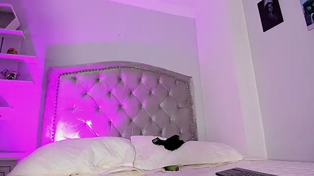 CamileHolmes online show from 01-28-25, 07:53