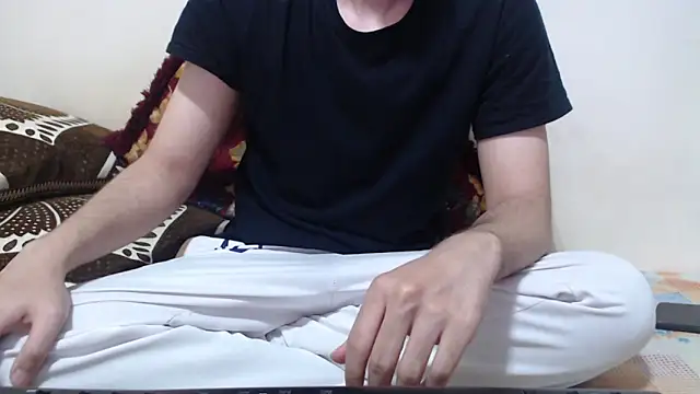 Snapshot of Alexdelarge323 chatting on 04-27-26, 02:37 Alexdelarge323 online show from 04-27-26, 02:37